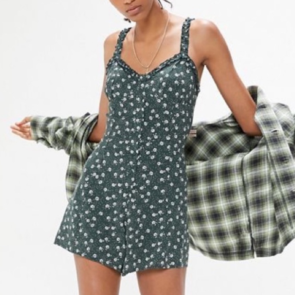 URBAN OUTFITTERS GREEN RUFFLE ROMPER